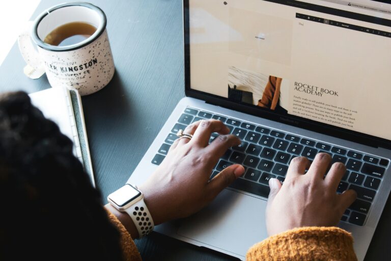 how to make money blogging in 2025